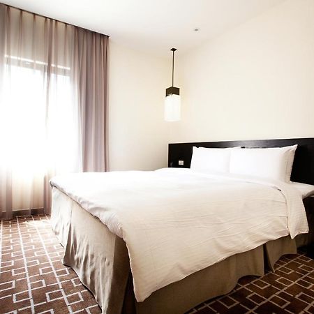 The Corner House Hotel Тайпей Екстериор снимка