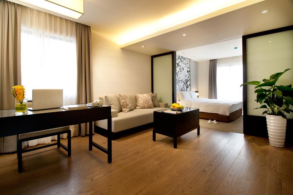 The Corner House Hotel Тайпей Екстериор снимка