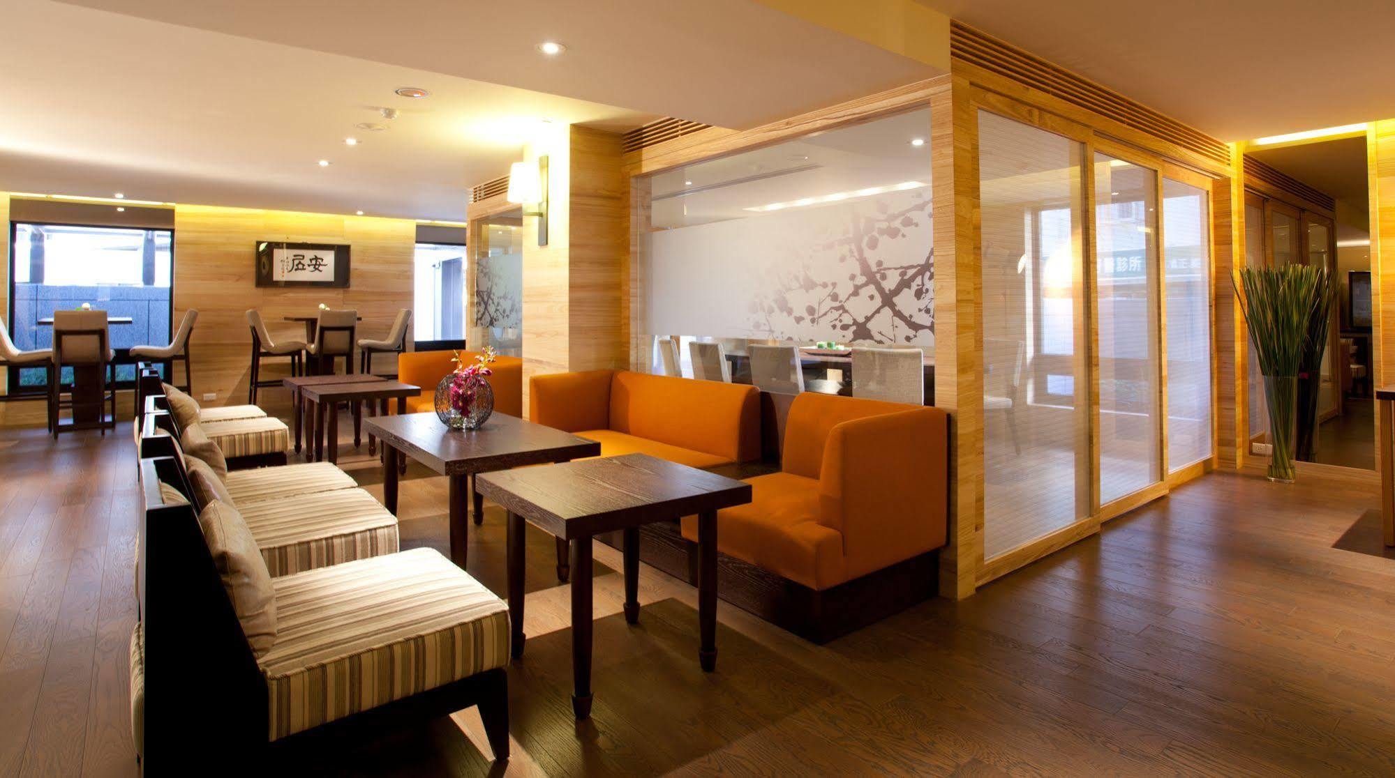 The Corner House Hotel Тайпей Екстериор снимка
