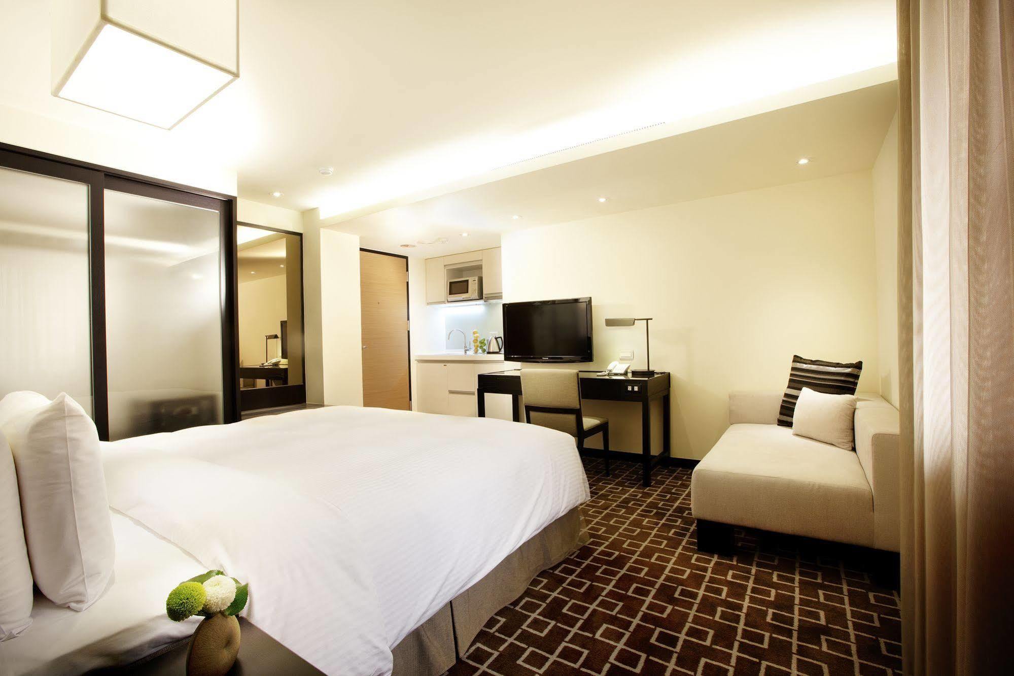 The Corner House Hotel Тайпей Екстериор снимка