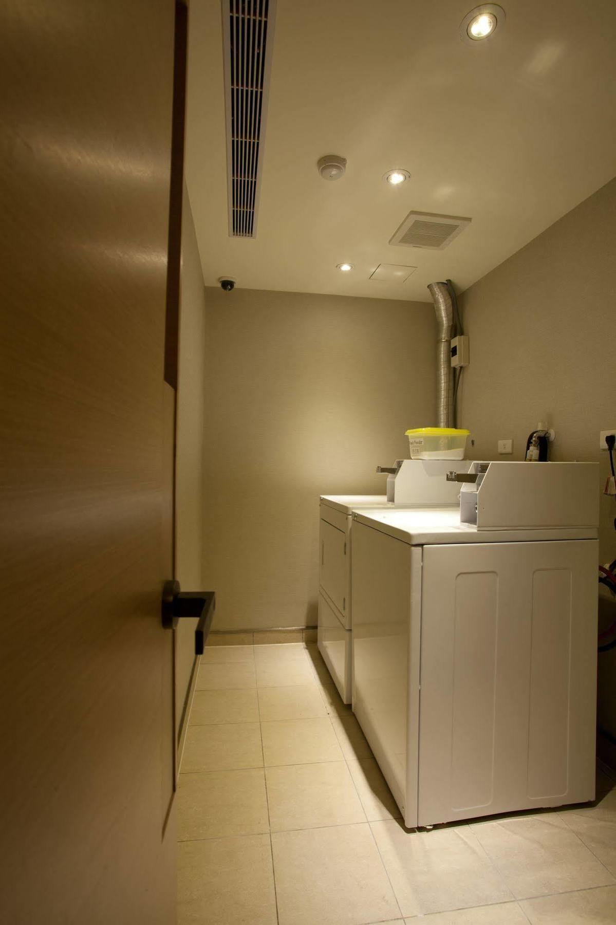 The Corner House Hotel Тайпей Екстериор снимка