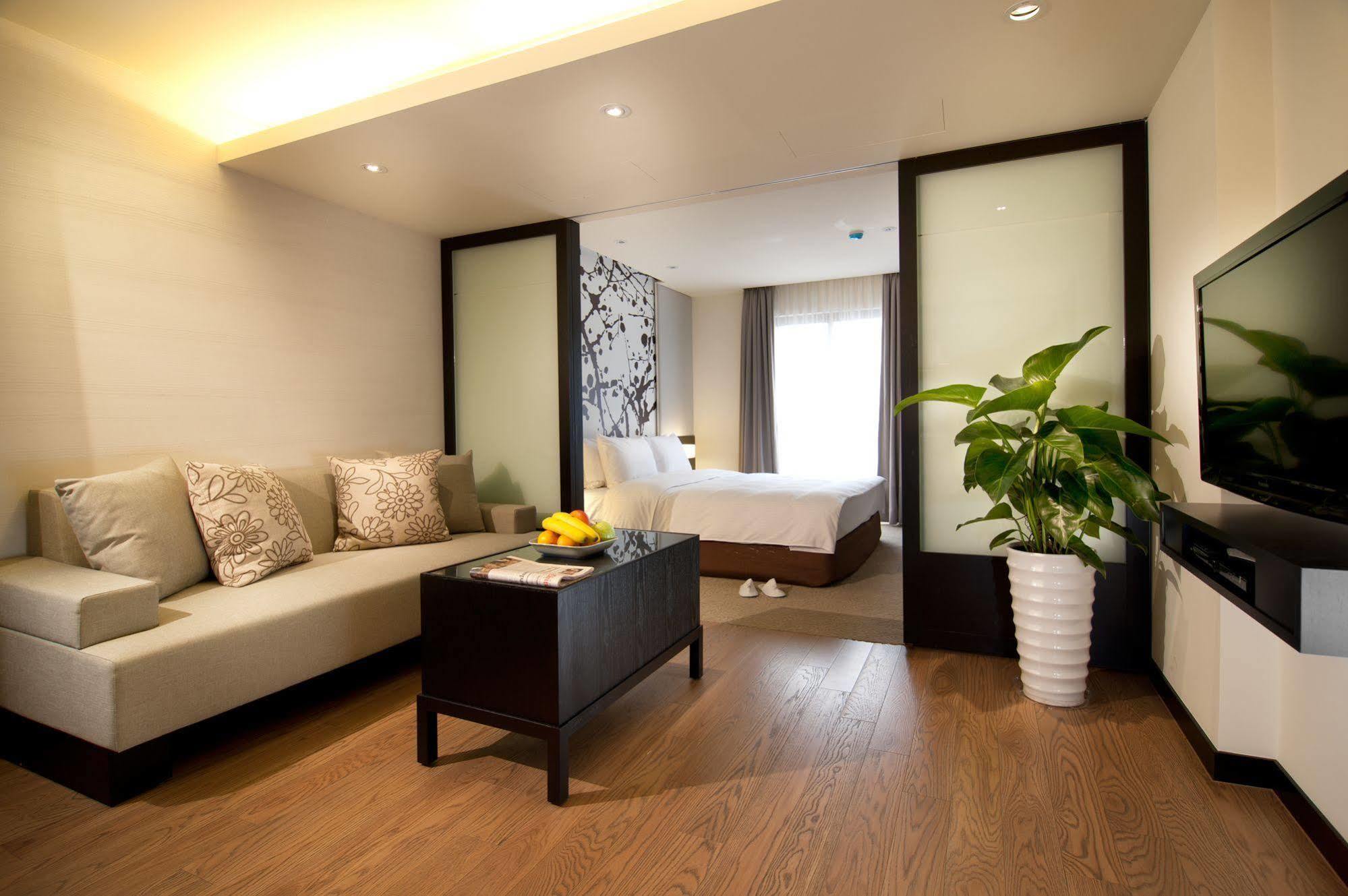 The Corner House Hotel Тайпей Екстериор снимка