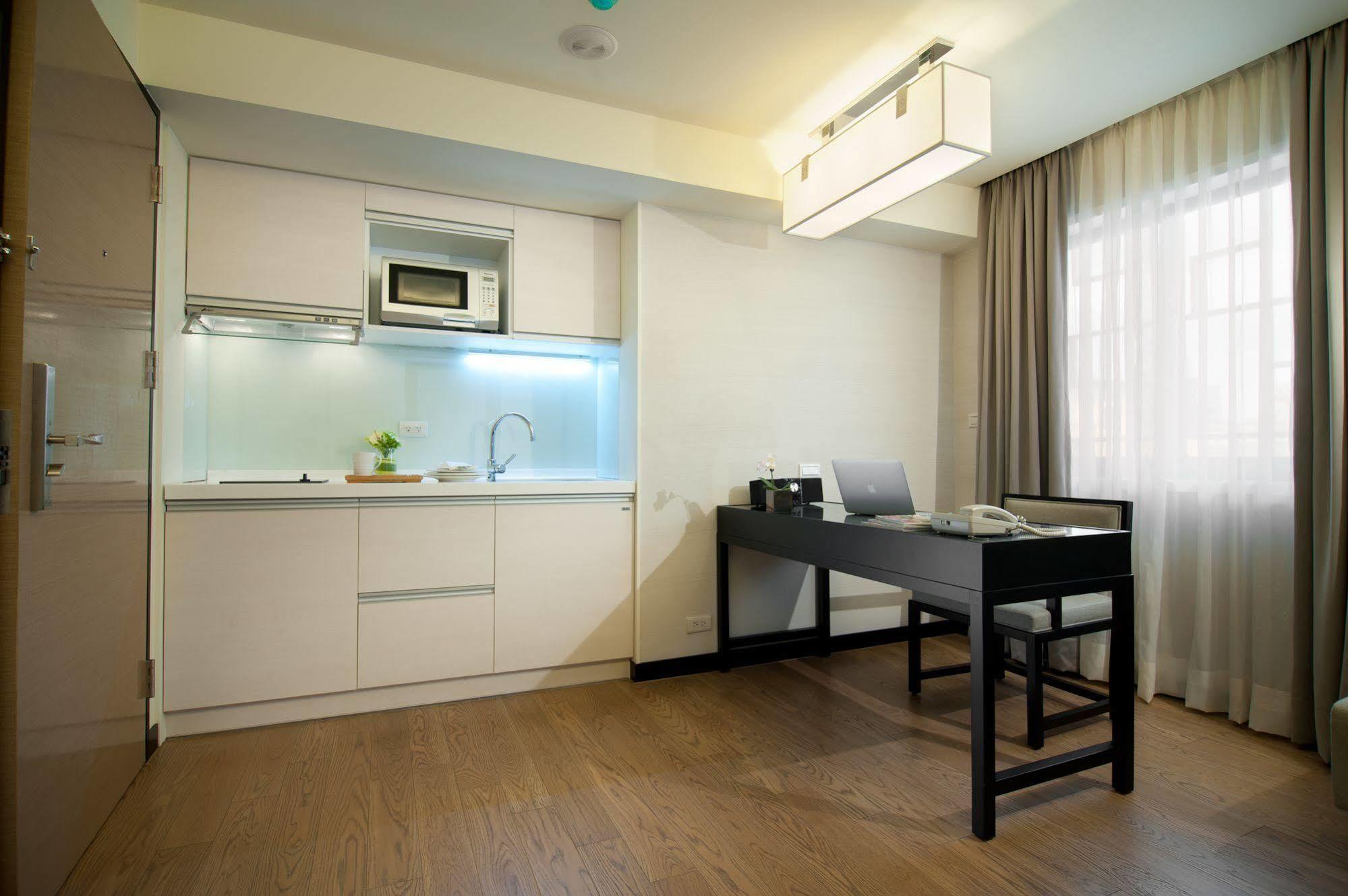 The Corner House Hotel Тайпей Екстериор снимка